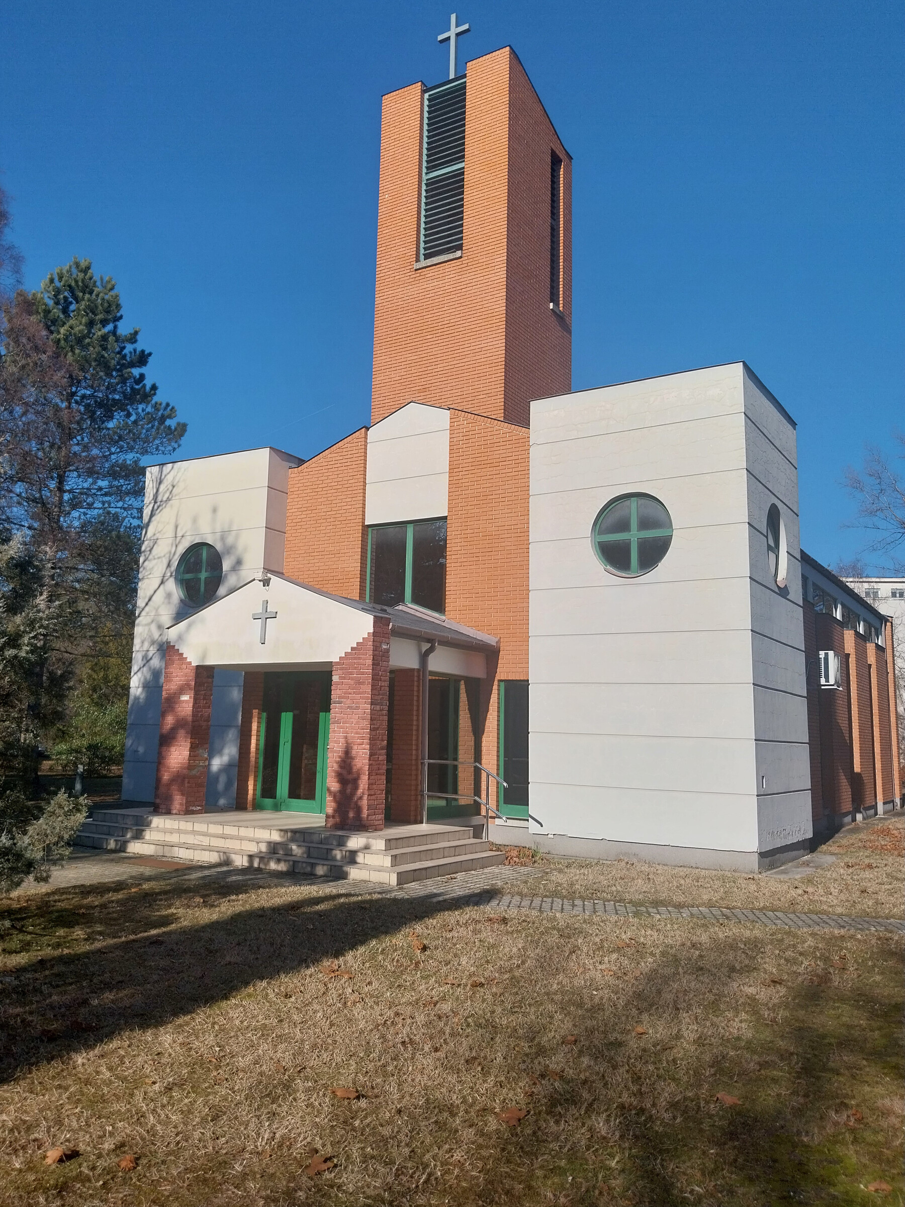 Az almásfüzitői Szent István király és Szent Liborius-templom